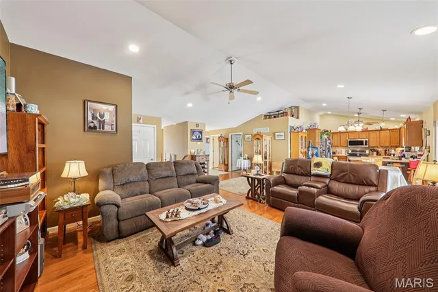 $390,000 | 9953 President Court, Breese, IL 62230