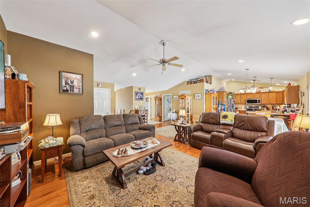 9953 President Court Breese, IL 62230 - Photo 14 of 70