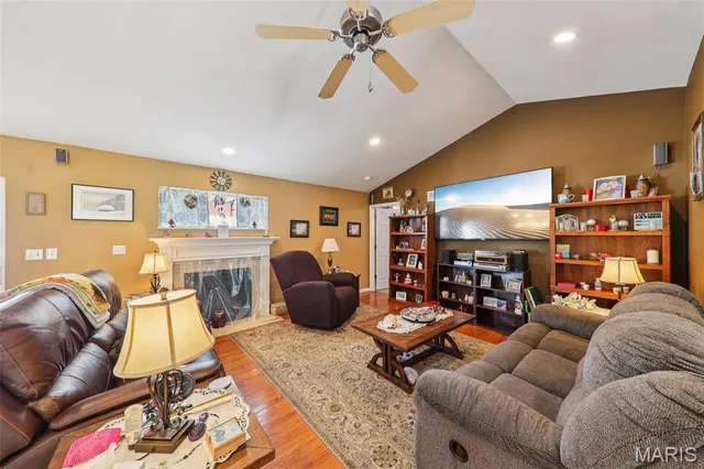 $390,000 | 9953 President Court, Breese, IL 62230