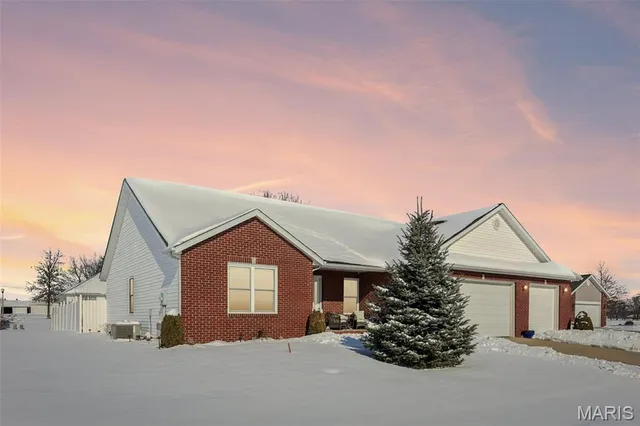 $390,000 | 9953 President Court, Breese, IL 62230