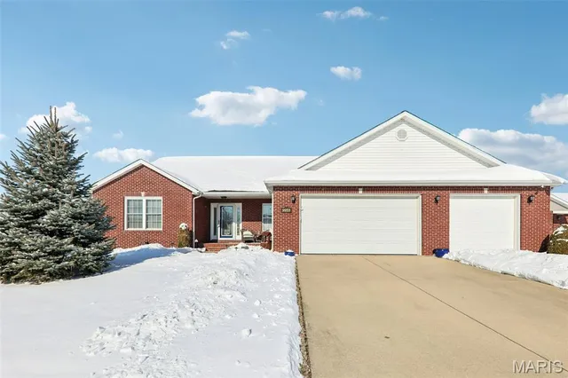 $390,000 | 9953 President Court, Breese, IL 62230