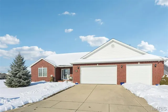 $390,000 | 9953 President Court, Breese, IL 62230