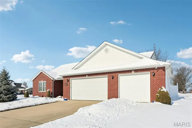 $390,000 | 9953 President Court, Breese, IL 62230