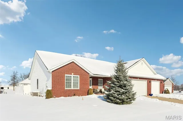 $390,000 | 9953 President Court, Breese, IL 62230