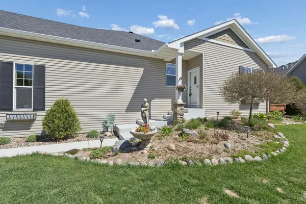 $529,500 | 1051 Anthony Way, Victoria, MN 55386