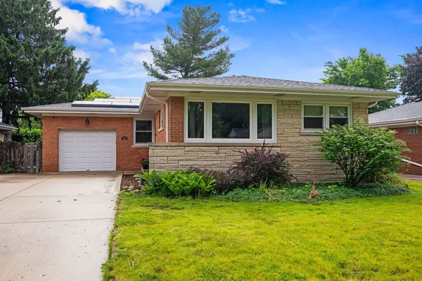 $500,000 | 513 South William Street, Mount Prospect, IL 60056