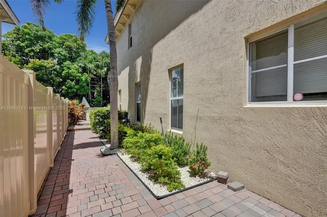 $989,999 | 1115 Northeast 14th Avenue, Fort Lauderdale, FL 33304