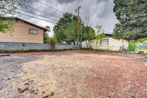 a view of a house with a backyard