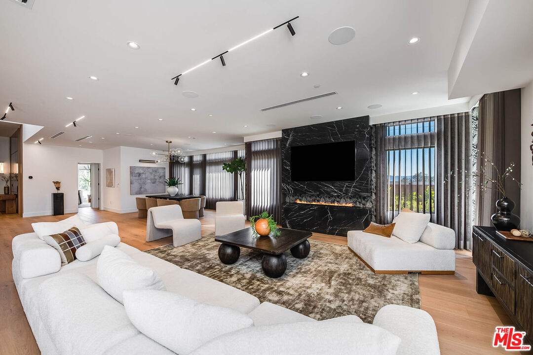 1000 North Kenneth Road Burbank, CA 91504 - Photo 8 of 68