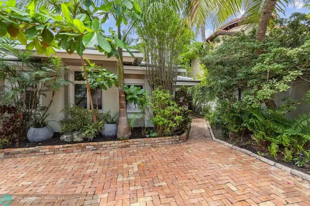 a view of a hallway to a livingroom with furniture and an entryway