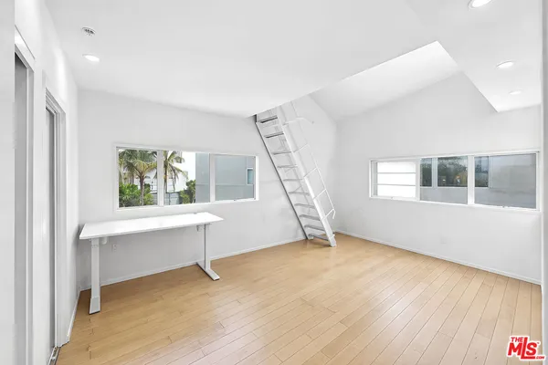 $14,985 | 2100 Abbot Kinney Boulevard, Unit 7, Venice, CA 90291