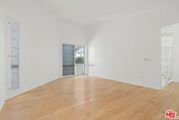 $14,985 | 2100 Abbot Kinney Boulevard, Unit 7, Venice, CA 90291