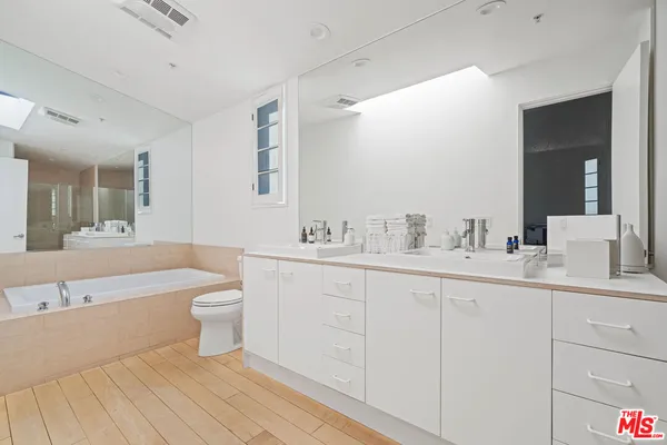 $14,985 | 2100 Abbot Kinney Boulevard, Unit 7, Venice, CA 90291