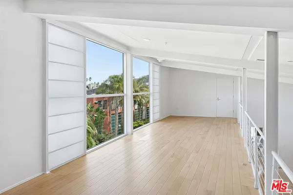 $14,985 | 2100 Abbot Kinney Boulevard, Unit 7, Venice, CA 90291