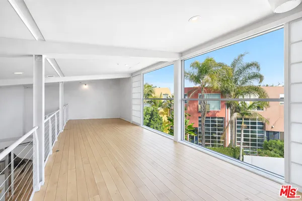 $14,985 | 2100 Abbot Kinney Boulevard, Unit 7, Venice, CA 90291