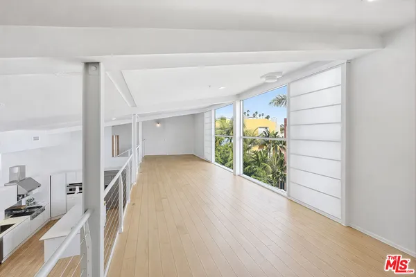 $14,985 | 2100 Abbot Kinney Boulevard, Unit 7, Venice, CA 90291