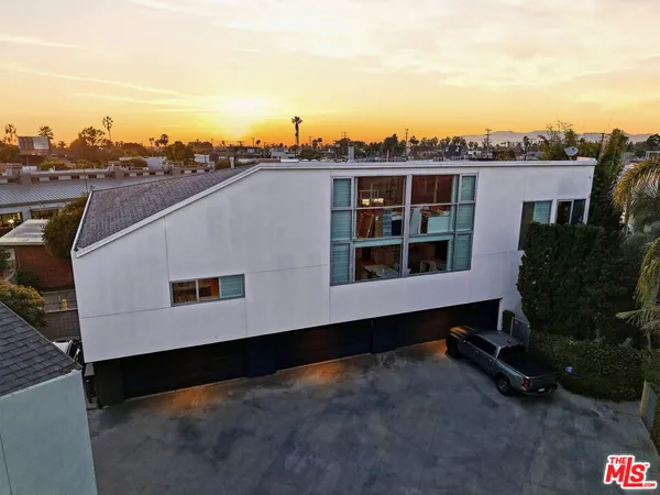 $14,985 | 2100 Abbot Kinney Boulevard, Unit 7, Venice, CA 90291