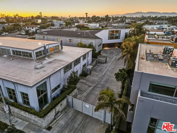 $14,985 | 2100 Abbot Kinney Boulevard, Unit 7, Venice, CA 90291