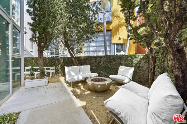 $14,985 | 2100 Abbot Kinney Boulevard, Unit 7, Venice, CA 90291