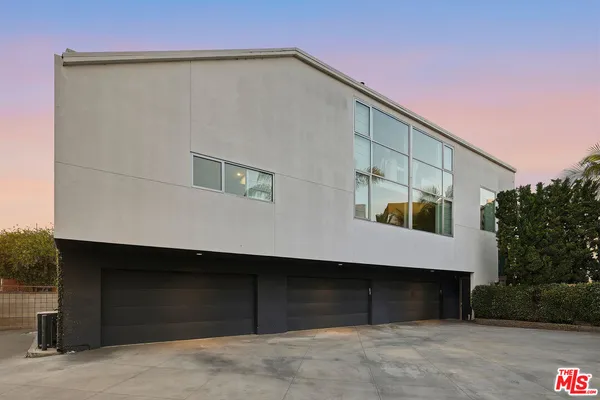 $14,985 | 2100 Abbot Kinney Boulevard, Unit 7, Venice, CA 90291