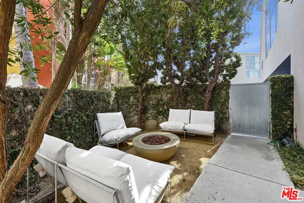 $14,985 | 2100 Abbot Kinney Boulevard, Unit 7, Venice, CA 90291