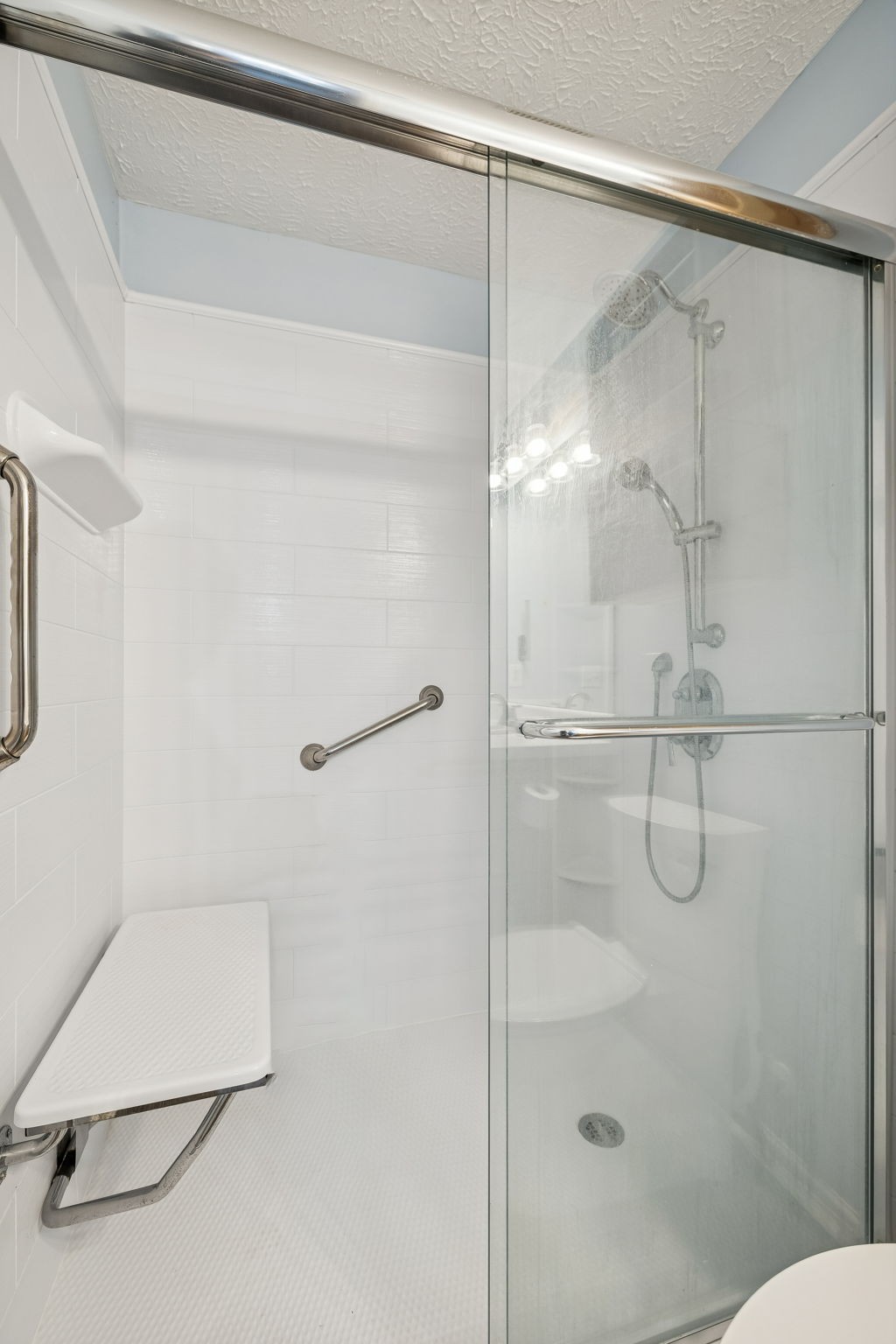 4869 Chelanie Circle Murfreesboro, TN 37129 - Photo 22 of 35 a bathroom with a bath tub