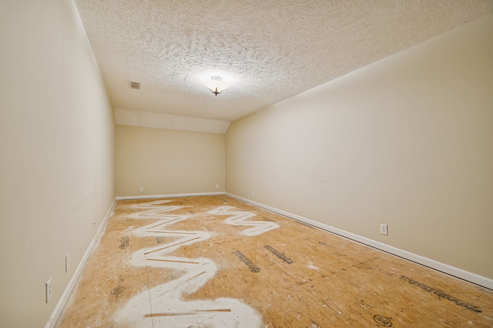 4869 Chelanie Circle Murfreesboro, TN 37129 - Photo 31 of 35 an empty room with a empty space