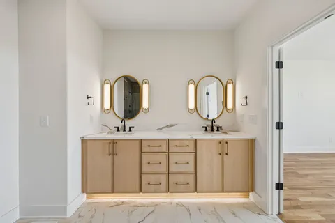 $899,000 | 2160 Summitt Avenue, Nashville, TN 37218
