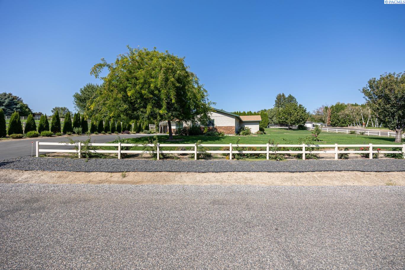 4904 South Toro Road Kennewick, WA 99338 - Photo 3 of 35 Gallery Image 3