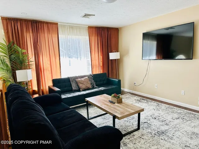 $2,800 | 201 Victory Lane, Long Pond, PA 18334