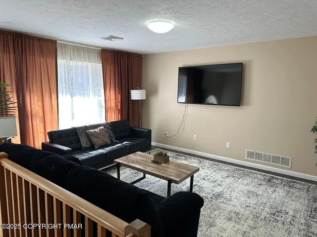 $2,800 | 201 Victory Lane, Long Pond, PA 18334