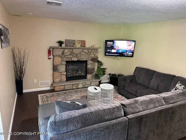 $2,800 | 201 Victory Lane, Long Pond, PA 18334