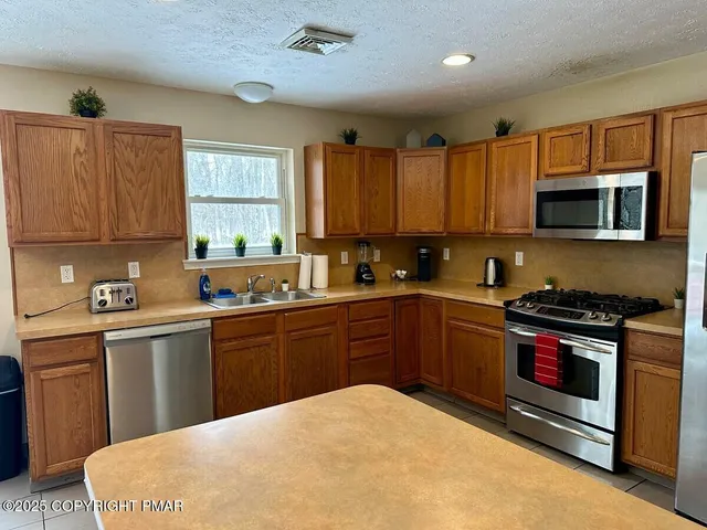 $2,800 | 201 Victory Lane, Long Pond, PA 18334