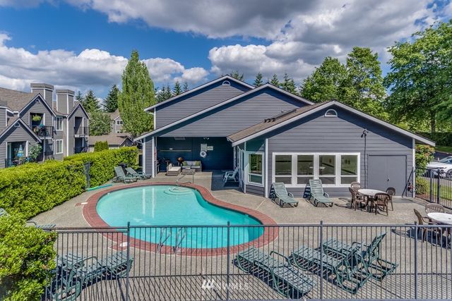 $355,000 | 12510 109th Court Northeast, Unit E304, Kirkland, WA 98034