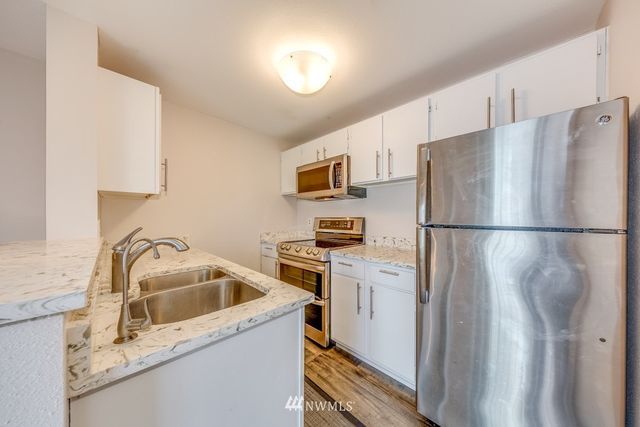 $355,000 | 12510 109th Court Northeast, Unit E304, Kirkland, WA 98034