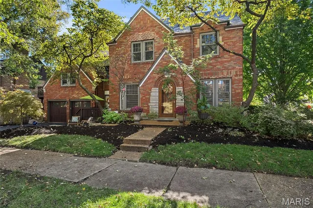 $629,900 | 7484 Stratford Avenue, St. Louis, MO 63130