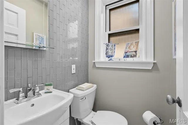 $629,900 | 7484 Stratford Avenue, St. Louis, MO 63130