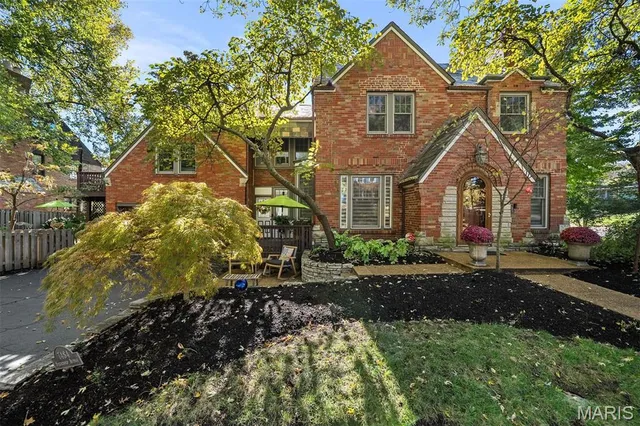 $629,900 | 7484 Stratford Avenue, St. Louis, MO 63130