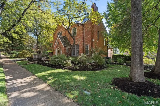 $629,900 | 7484 Stratford Avenue, St. Louis, MO 63130