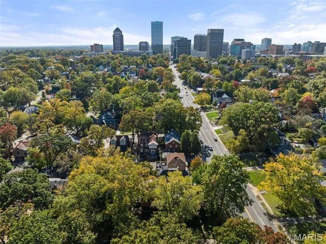 $629,900 | 7484 Stratford Avenue, St. Louis, MO 63130