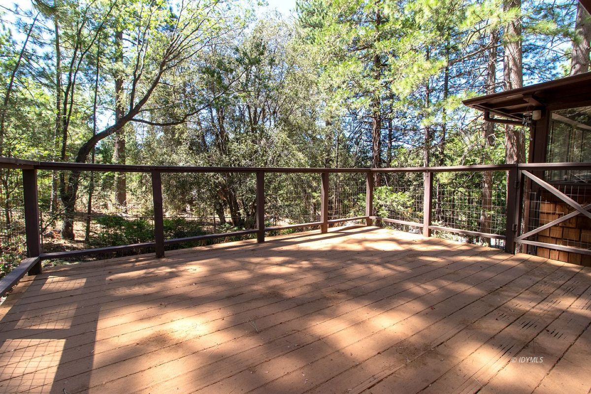 24860 Fern Valley Road Idyllwild, CA 92549 - Photo 43 of 90 Sunroom deck