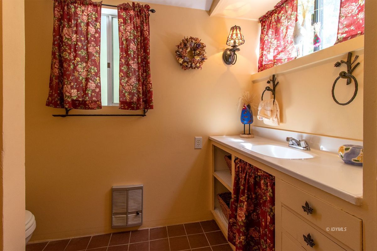 24860 Fern Valley Road Idyllwild, CA 92549 - Photo 66 of 90 Guest house bath