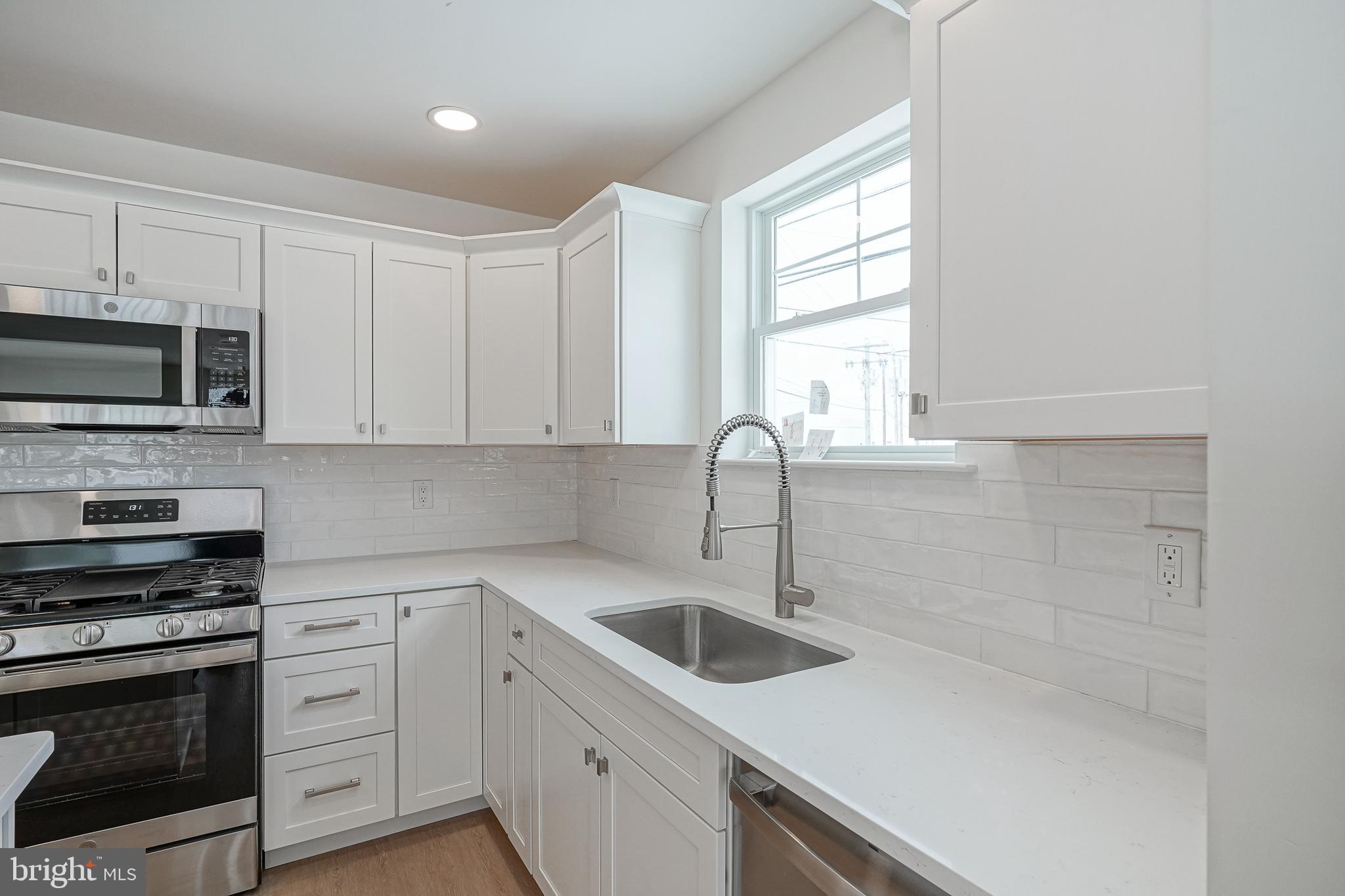 301 Billingsport Road Paulsboro, NJ 08066 - Photo 11 of 33
