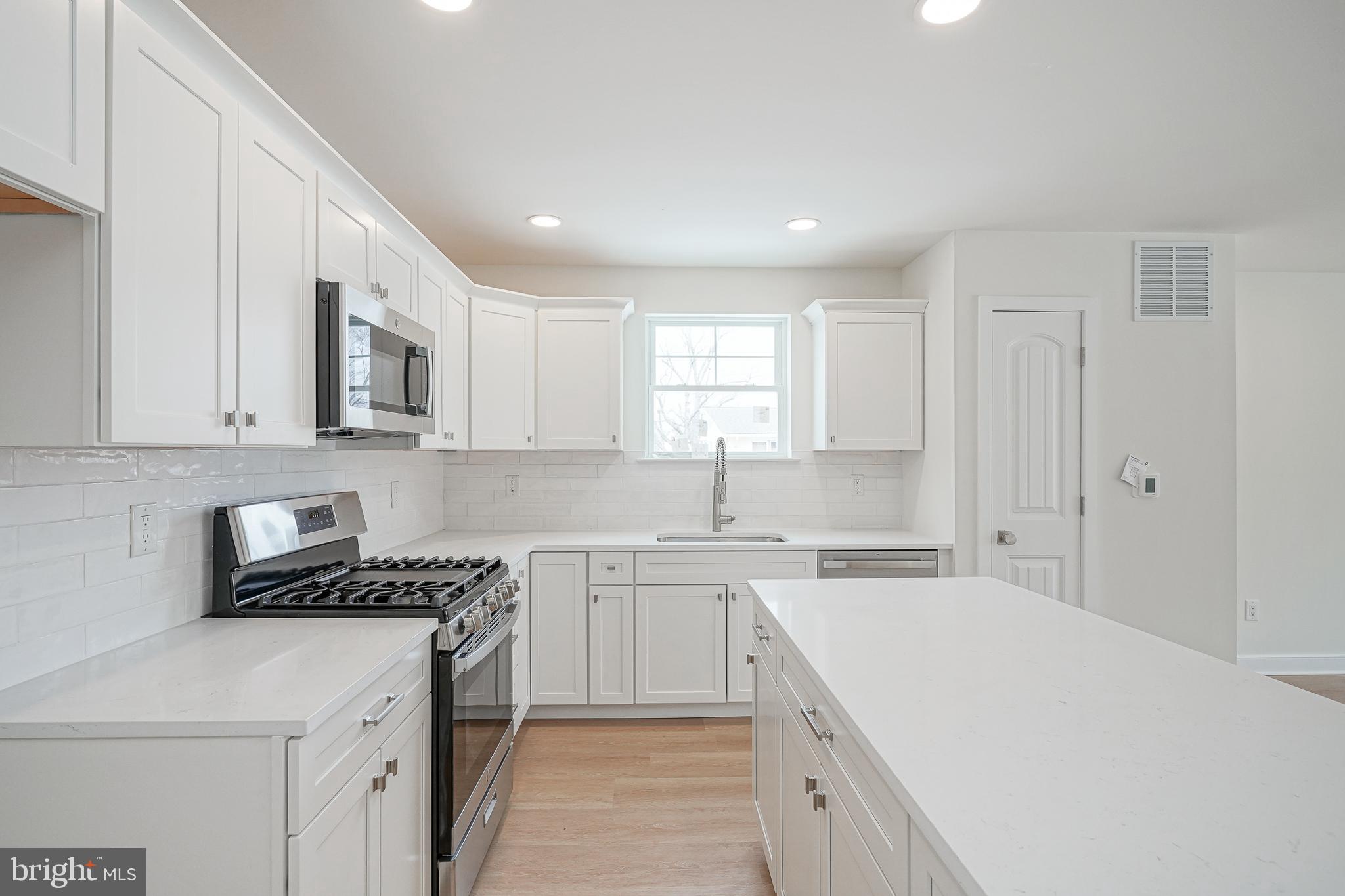 301 Billingsport Road Paulsboro, NJ 08066 - Photo 12 of 33