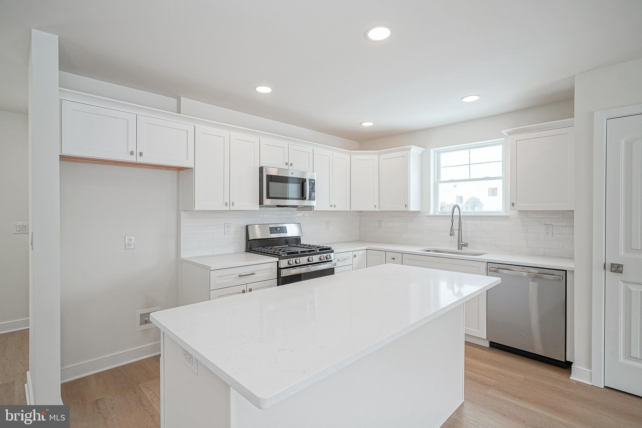 301 Billingsport Road Paulsboro, NJ 08066 - Photo 8 of 33