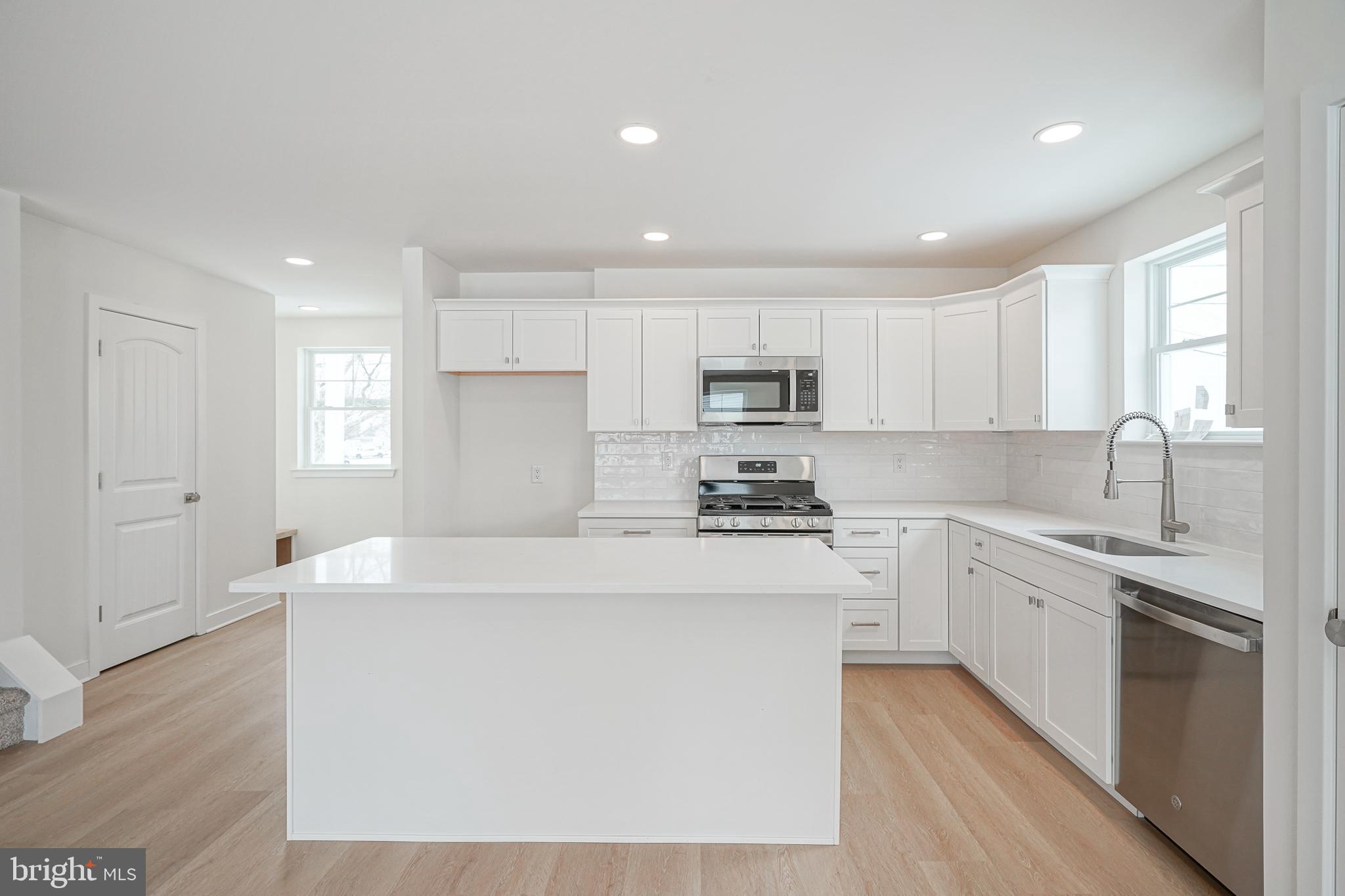 301 Billingsport Road Paulsboro, NJ 08066 - Photo 9 of 33