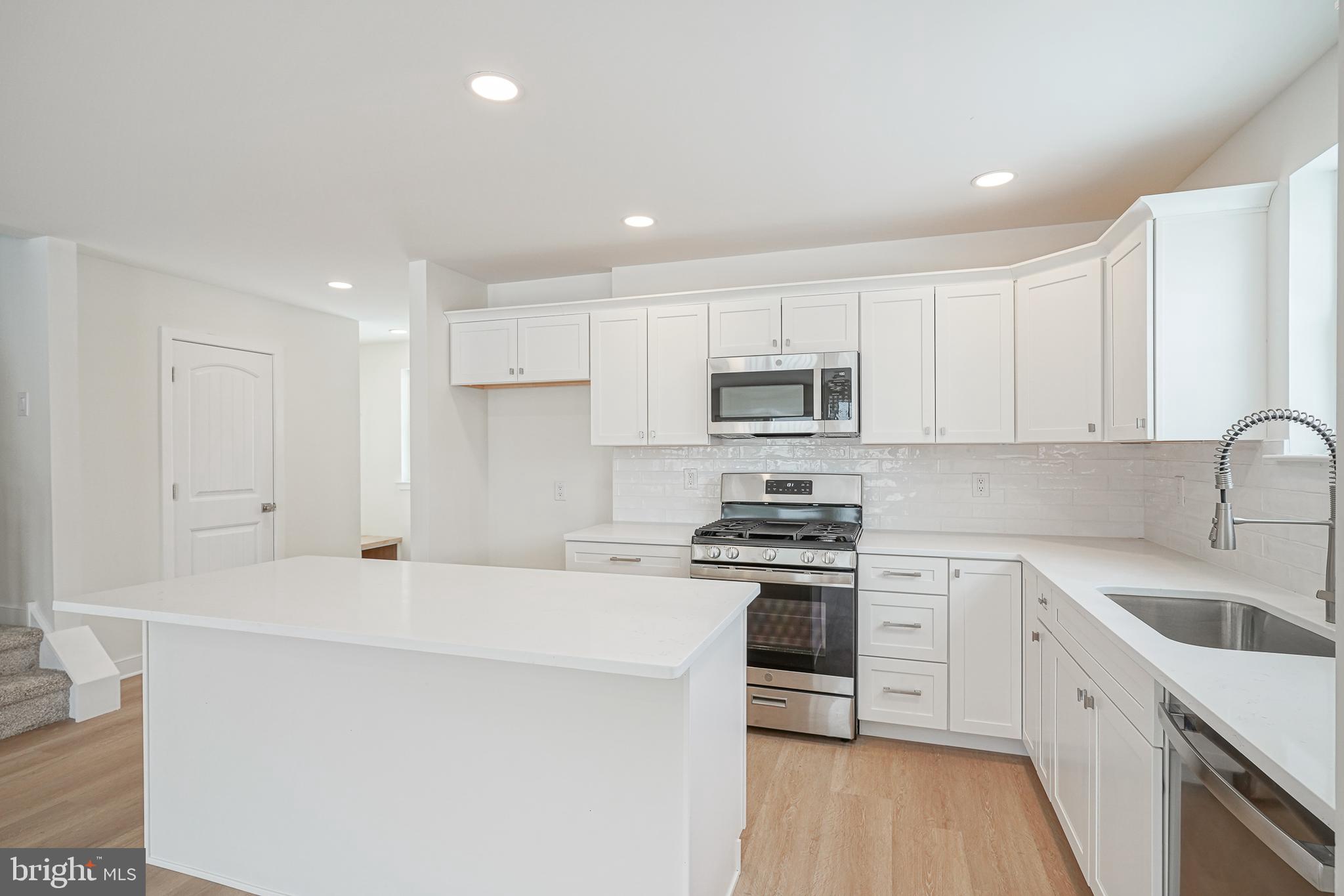 301 Billingsport Road Paulsboro, NJ 08066 - Photo 10 of 33