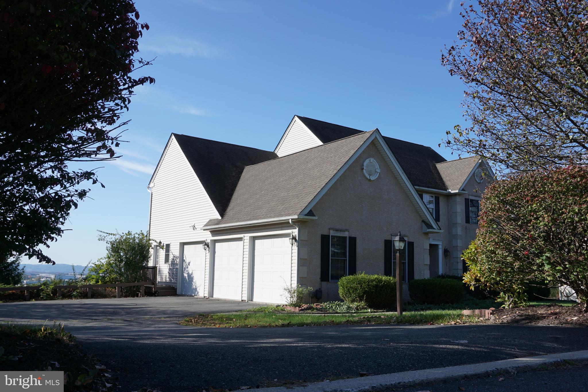 6642 Overlook Road Orefield, PA 18069 - Photo 2 of 23 Gallery Image 2