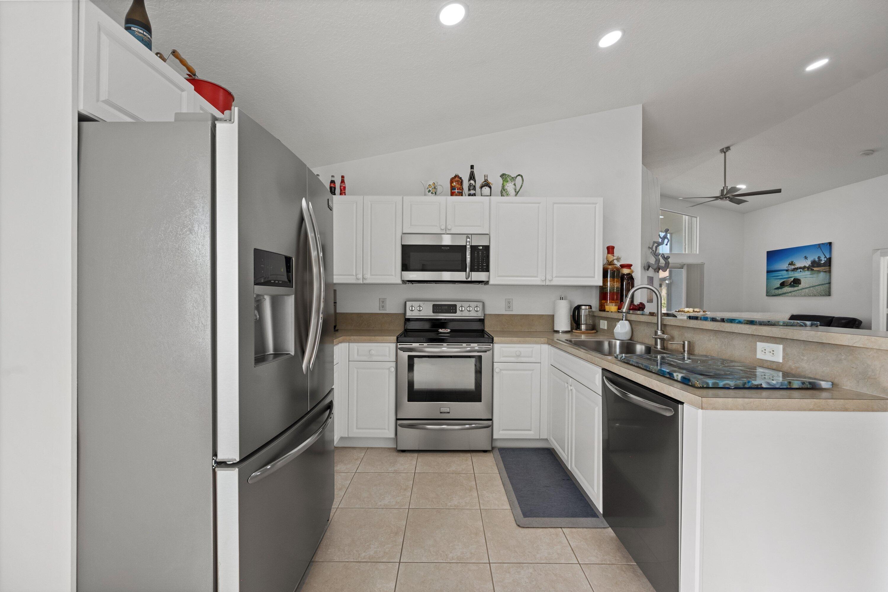 2553 Southwest Regency Road Stuart, FL 34997 - Photo 3 of 27 DSC_6589