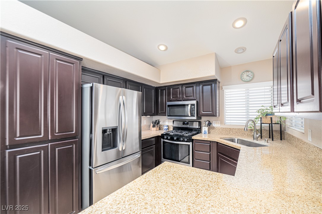 254 Camelback Ridge Avenue Henderson, NV 89012 - Photo 7 of 40